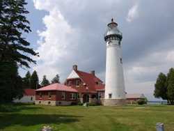 seulchoixpointlighthousegullivermichigan605kenrudine.jpg